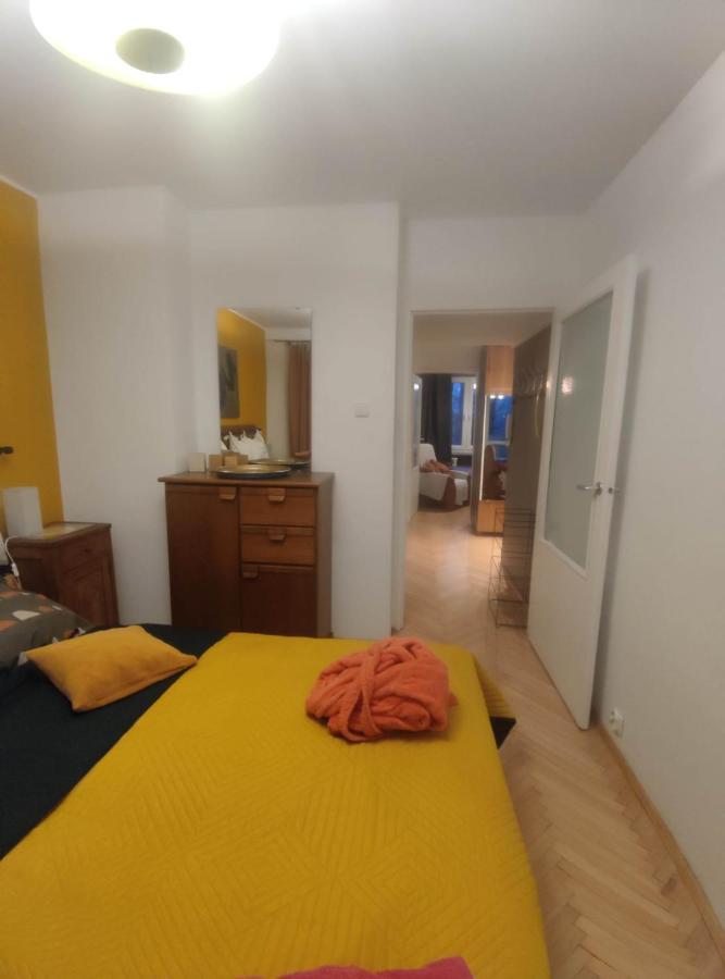 U Cioci Lutki Urocze Mieszkanie Z Balkonem Krakau Buitenkant foto